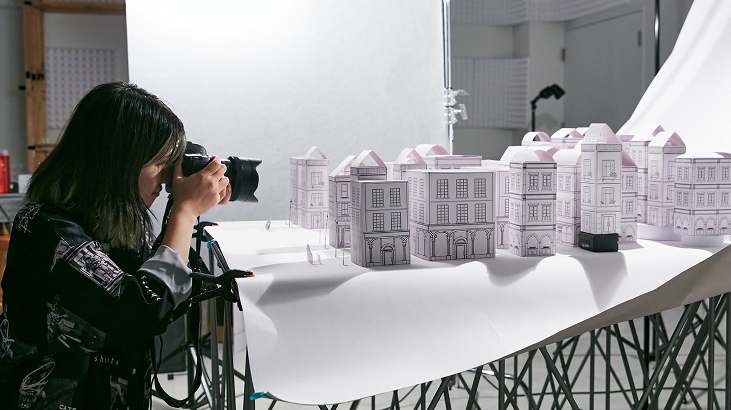 見えない「香り」を多層的にブランド体験へ翻訳する——プロダクト起点の統合プロデュース