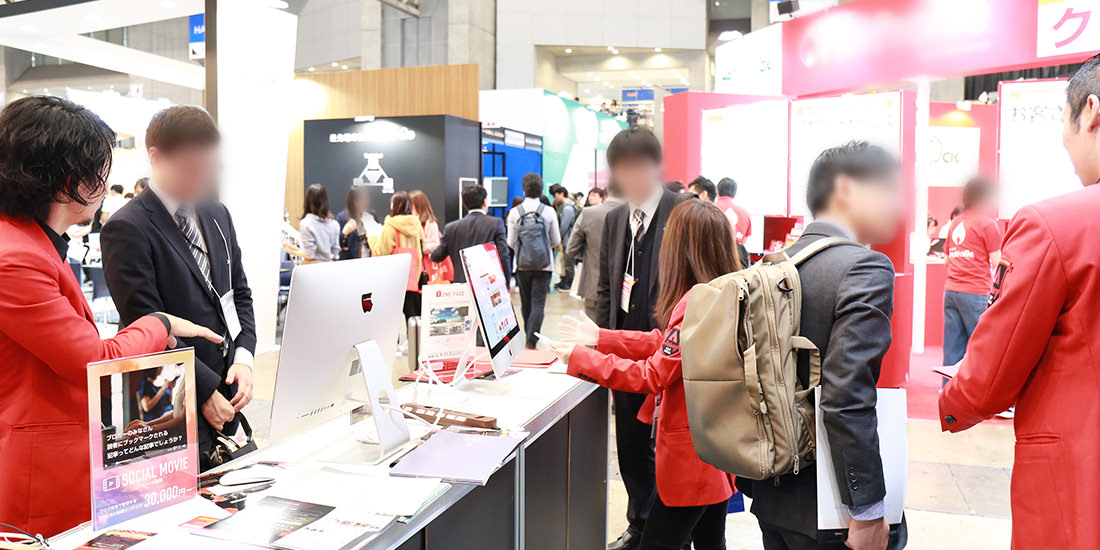 ブースの来場風景