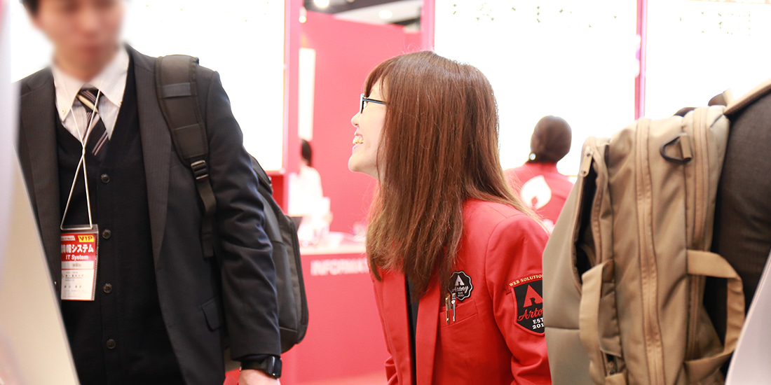 ブースの来場風景