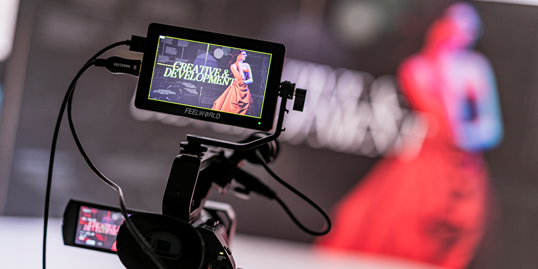 モニターでは、4台のビデオカメラの映像をリアルタイムに確認可能