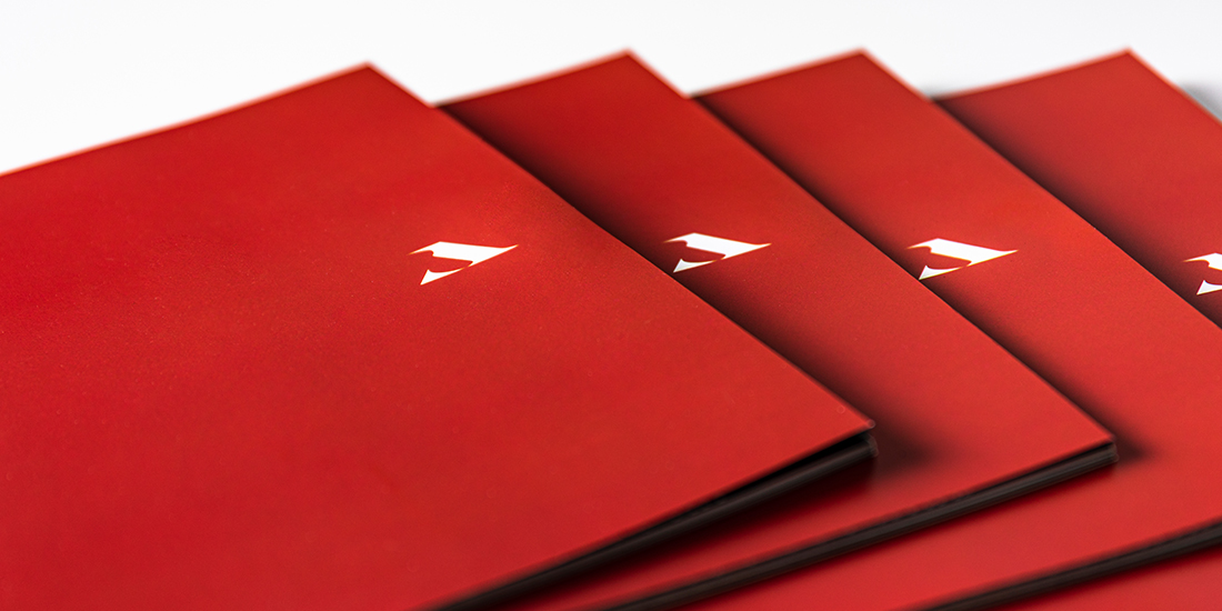 印象的な真っ赤な表紙はそのままに、内容をアップデート