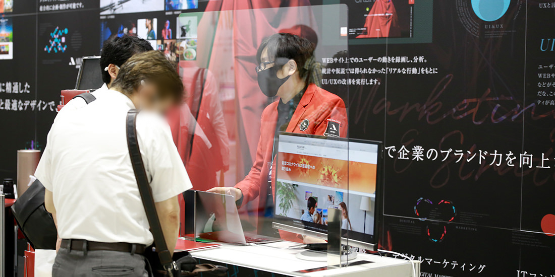 画面に事例を表示して説明していた