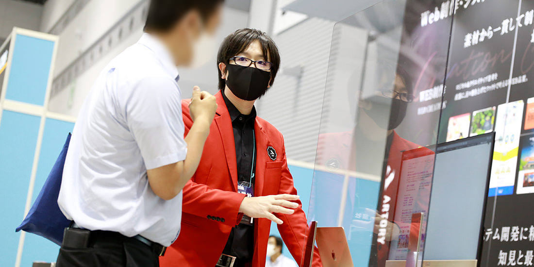 来場者の課題に対して、成功例を出しながら応対する