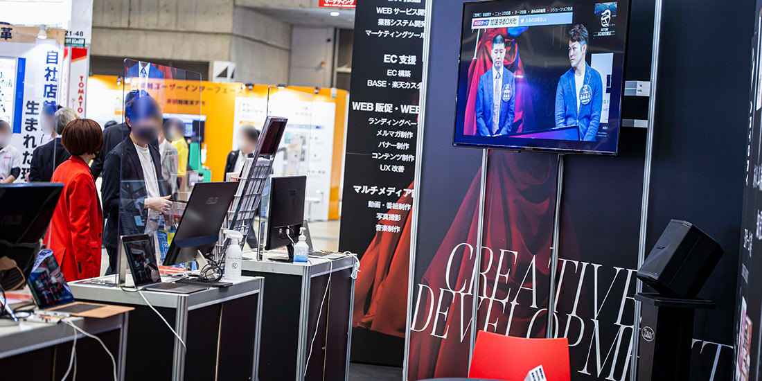 大型モニターに映し出されるアートリーアカデミア